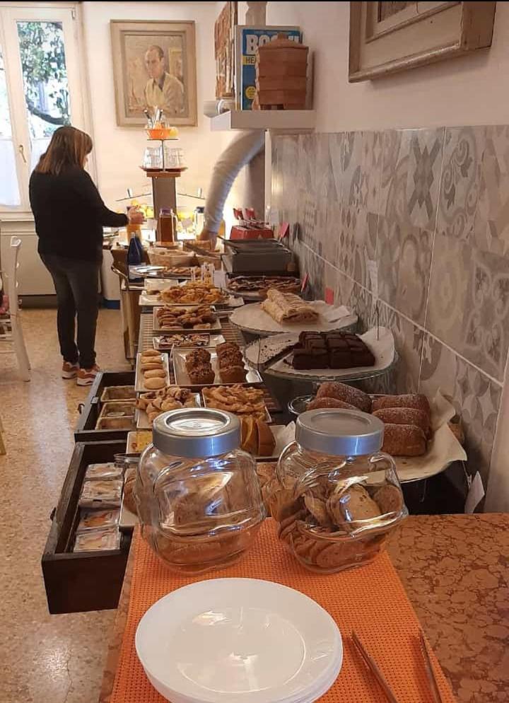 Vegan B&B Meuble Adriana Sirmione Bagian luar foto