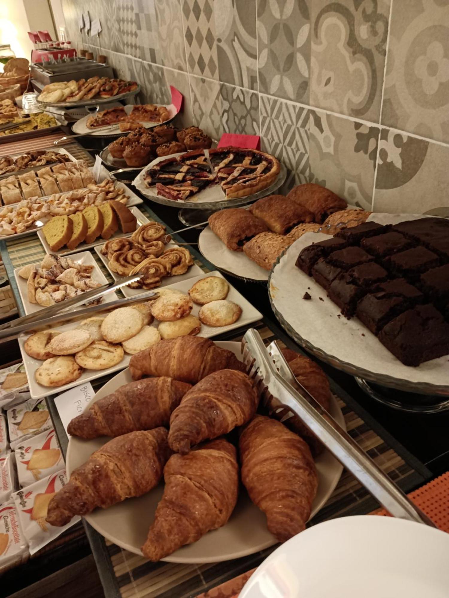 Vegan B&B Meuble Adriana Sirmione Bagian luar foto
